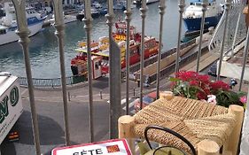 Grand T2 Au Coeur De Ville Avec Vue Sur Quais Et Mer